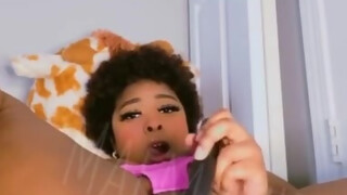 nedeenastia - Black milf masturbovanie do webkamery