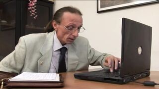 Minister Slutty MILF vysaje svojho špinavého šéfa