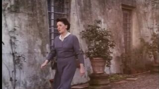 L'Azitiera vo štvrtej časti Anita Rinaldi s veľkým vtákom v retro štýle omáčky