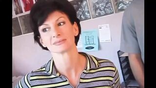 Sharon Mitchell fajčí vtáka ako manželka a análny Mark Wood v štýle ročníka