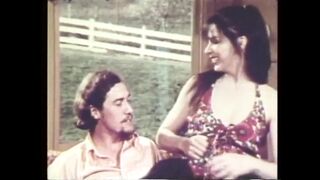 John Holmes líza mokrú kundičku dievčaťa v retro porne