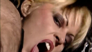 Monique Covet fetish pornoja