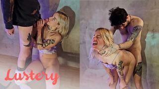 Blond amatérsky pár šuká pred ňou vo vlastnom sex filme