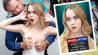 Malý zlodej teenager Sage Fox bol chytený pri krádeži