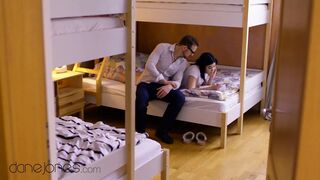 Horúce pubertiacke dobrodružstvo Lady Dee s tvrdými akciami