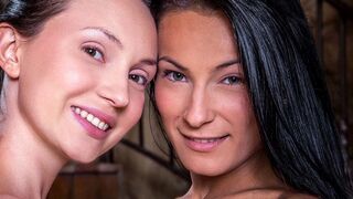 Lexi Dona utešuje svoju milujúcu priateľku Nataly Vont