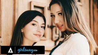 Prsty majiteľa teplého kvetinárstva túžia po kunde drviča